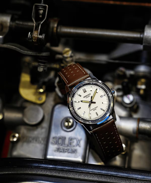 Casio Nam EFR-109L-7ADR