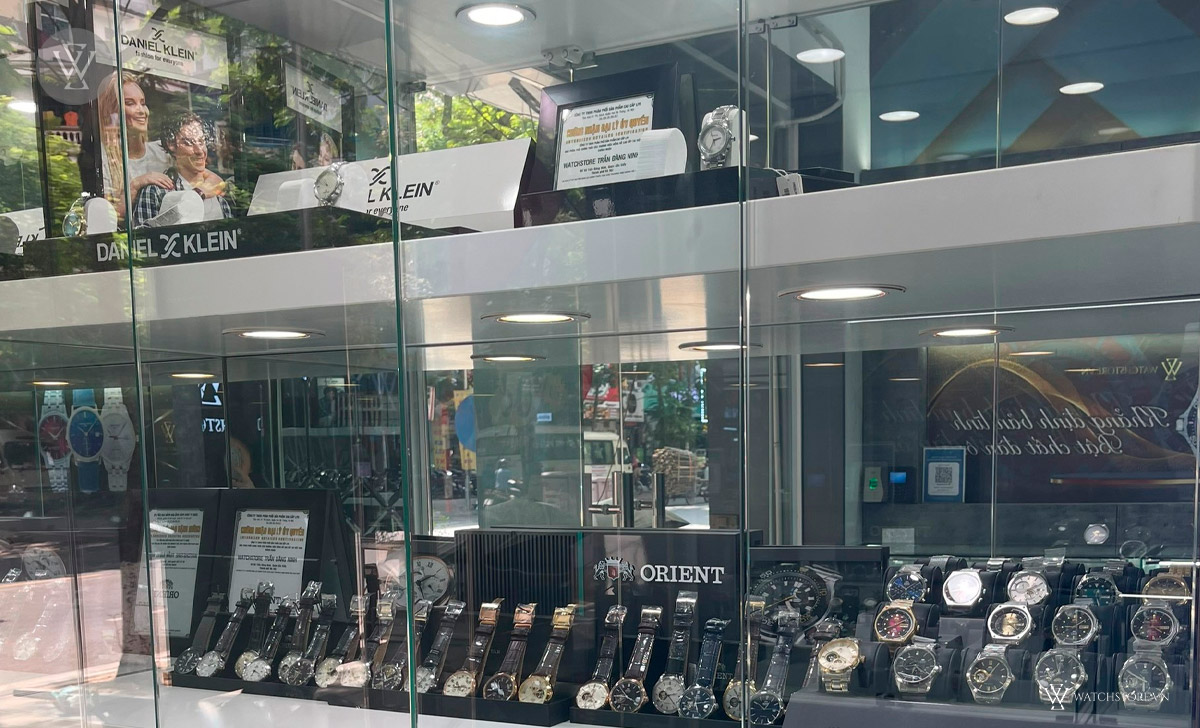 Cửa hàng WatchStore nhiều mẫu đồng hồ