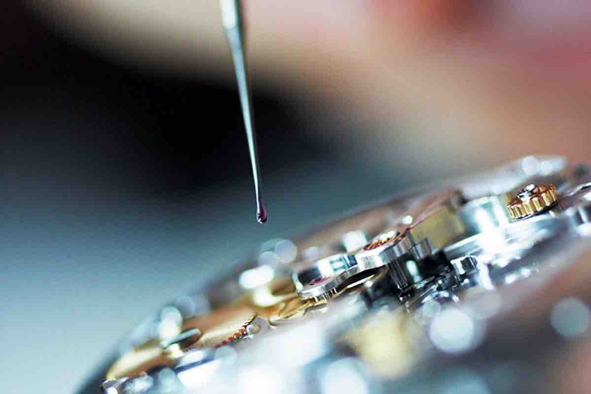 Cách bảo quản đồng hồ cơ đúng cách, sử dụng được bền lâu - Ảnh 4 Cách bảo quản đồng hồ cơ đúng cách, sử dụng được bền lâu - Ảnh 4