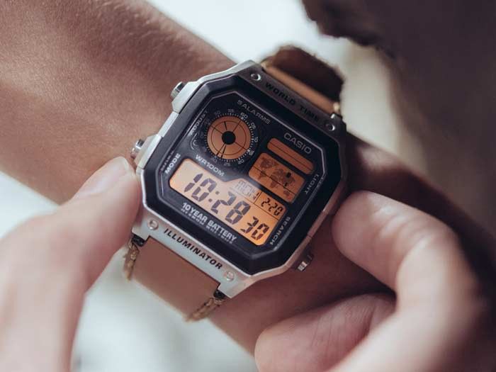 Cách chỉnh giờ đồng hồ đơn giản chỉ trong một nháy mắt - Ảnh 1 Cách chỉnh giờ đồng hồ đơn giản chỉ trong một nháy mắt - Ảnh 1