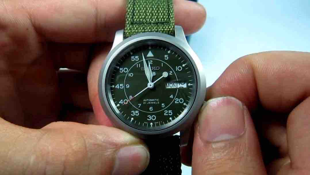 Hướng dẫn cách sử dụng đồng hồ cơ đơn giản và chuẩn nhất hiện nay - Ảnh 4 Hướng dẫn cách sử dụng đồng hồ cơ đơn giản và chuẩn nhất hiện nay - Ảnh 4