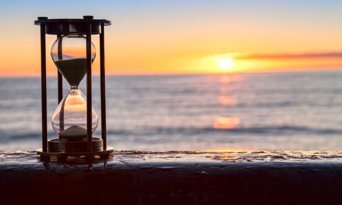 Đồng hồ cát là gì? Giải mã từ A-Z về biểu tượng thời gian thú vị 3 Sản phẩm hoạt động dựa trên tác động của trọng lực