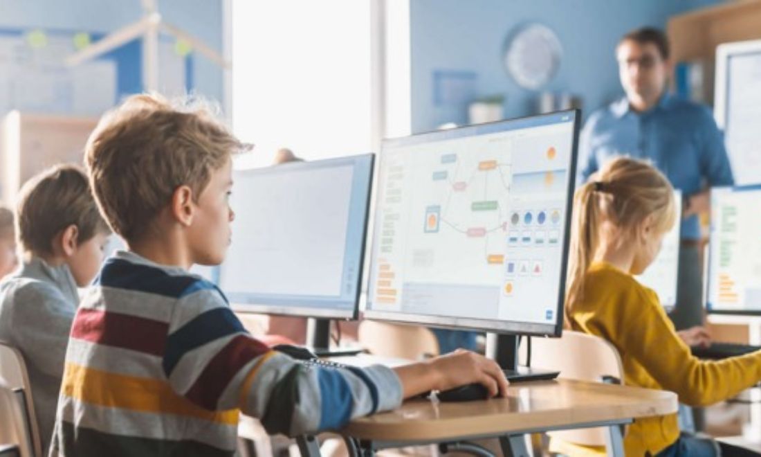 Quà Tặng Sinh Nhật Cho Con Trai 15 Tuổi: 5 Nhóm Quà "Đúng Gu" Tuổi Mới Lớn 6 Ngoài sách tâm, sinh lý, bạn có thể tặng cho con trai 15 tuổi của mình những khó học online ngắn hạn