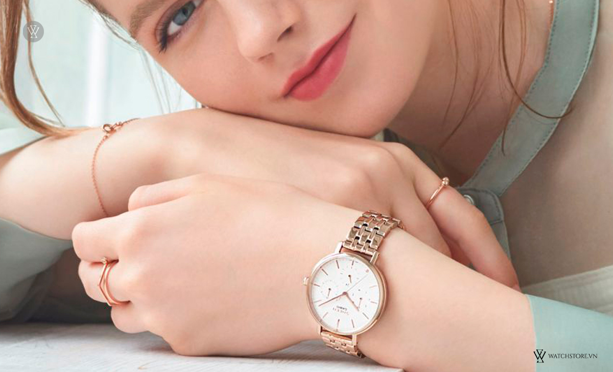 Có nên đeo vòng và đồng hồ cùng tay? Thực hư chi tiết 1 đeo đồng hồ vòng theo khoa học