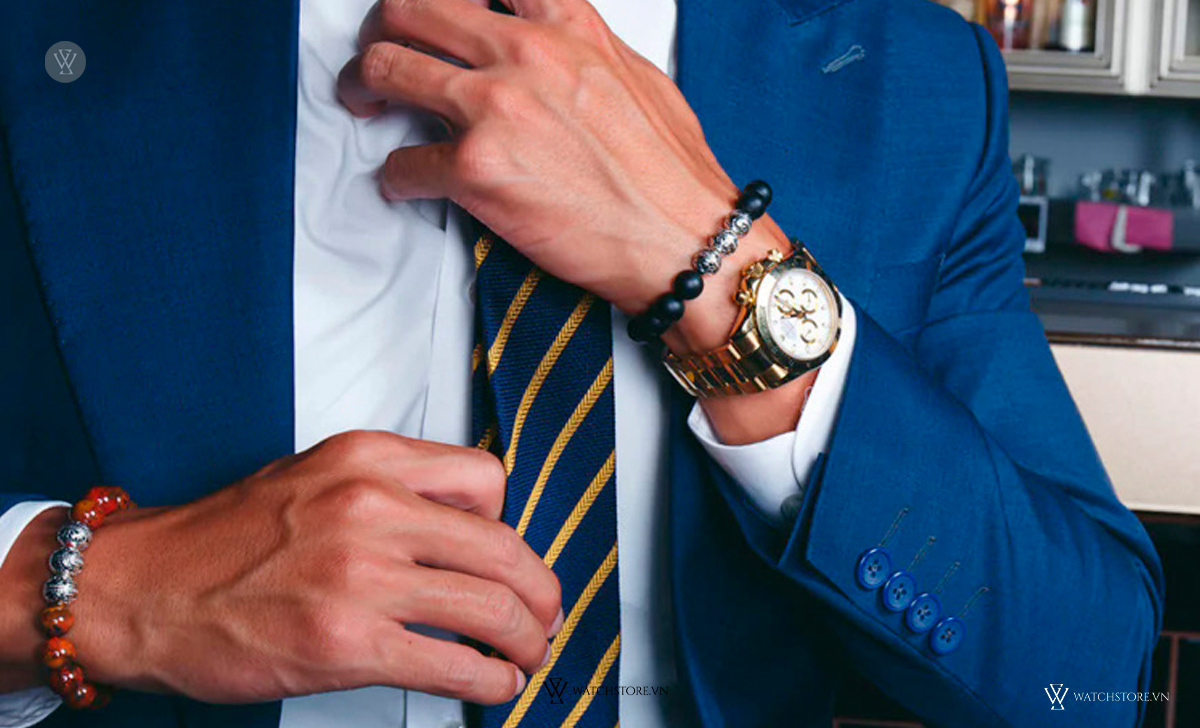 Có nên đeo vòng và đồng hồ cùng tay? Thực hư chi tiết 2 đeo vòng đồng hồ theo phong thủy