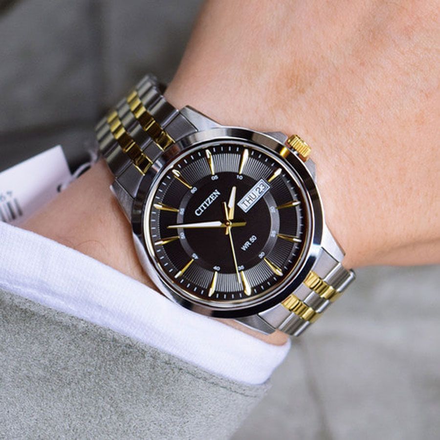 Top những đồng hồ nam dây kim loại làm mưa gió thị trường 2023 tại WatchStore - Ảnh 9 Top những đồng hồ nam dây kim loại làm mưa gió thị trường 2023 tại WatchStore - Ảnh 9