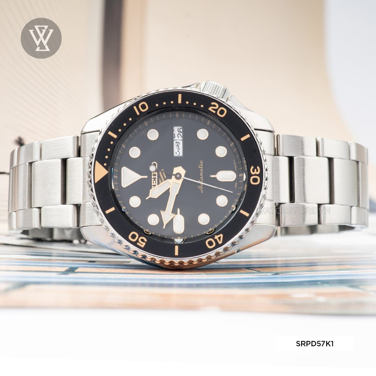 Top những đồng hồ nam dây kim loại làm mưa gió thị trường 2023 tại WatchStore - Ảnh 11 Top những đồng hồ nam dây kim loại làm mưa gió thị trường 2023 tại WatchStore - Ảnh 11