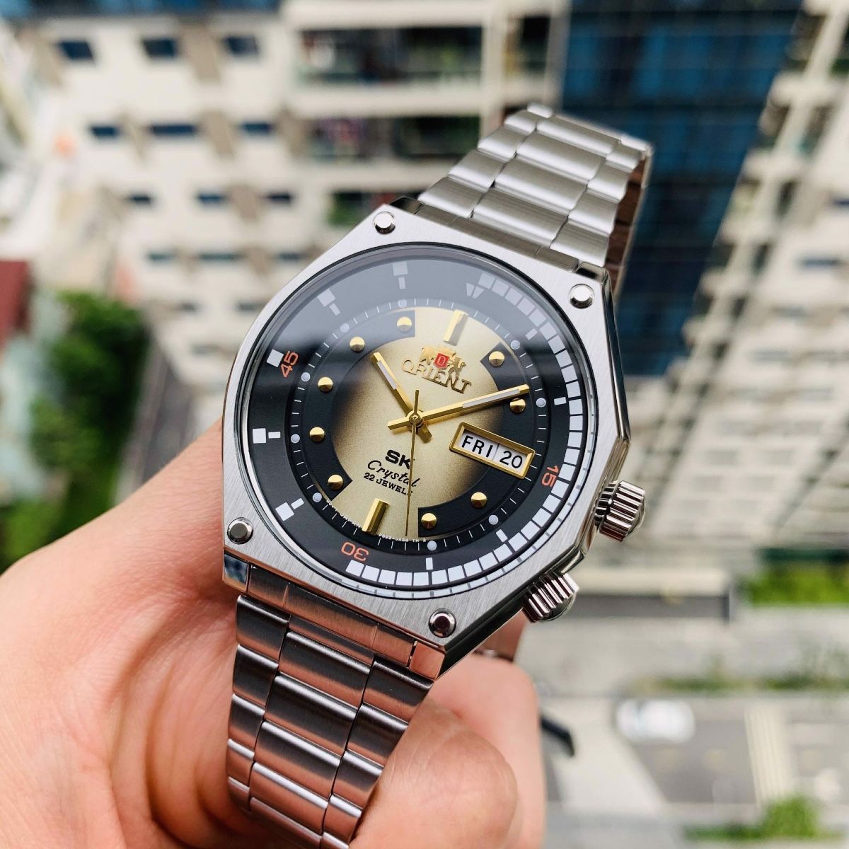 Top những đồng hồ nam dây kim loại làm mưa gió thị trường 2023 tại WatchStore - Ảnh 6 Top những đồng hồ nam dây kim loại làm mưa gió thị trường 2023 tại WatchStore - Ảnh 6