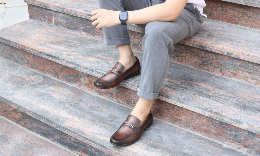 Quà tặng dưới 1 triệu và “mẹo” để món quà trở nên vô giá 1 Giày da nam là món quà đầu tiên mà bạn có thể nghĩ tới khi tặng cánh mày râu