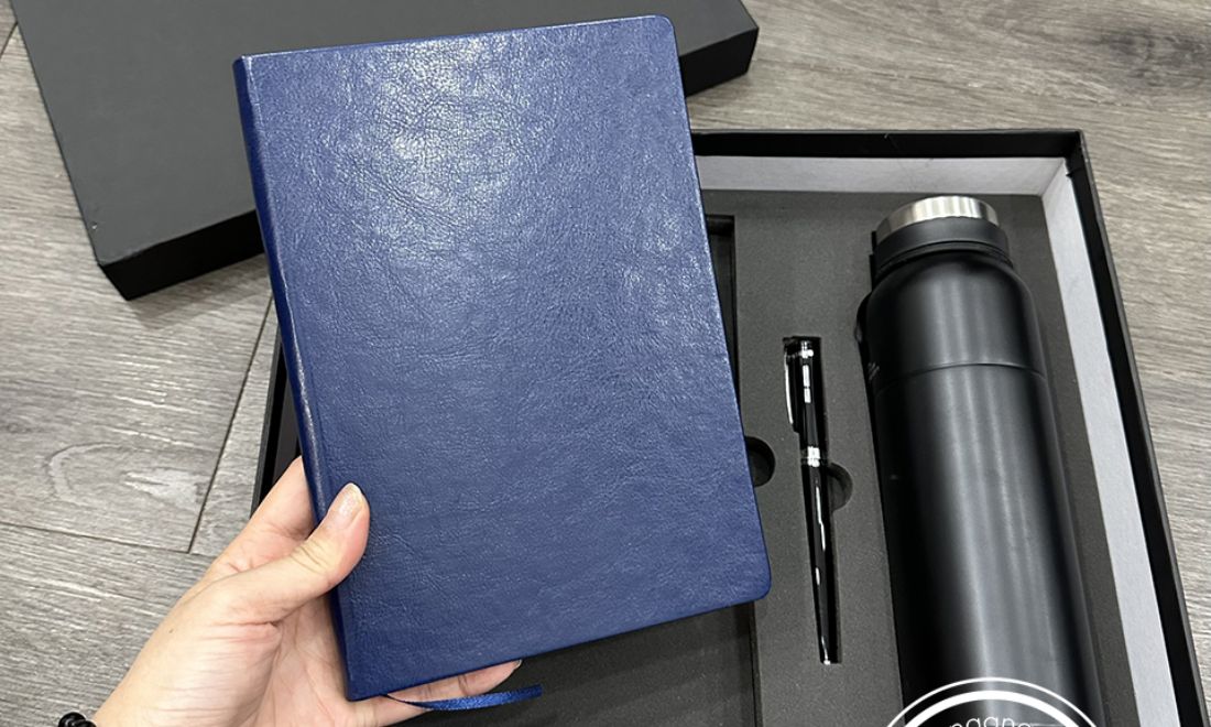 Top Quà Tặng Đại Hội Đảng Ý Nghĩa, Được Lòng Mọi Đại Biểu 11 Set sổ tay, bình giữ nhiệt và bút ký