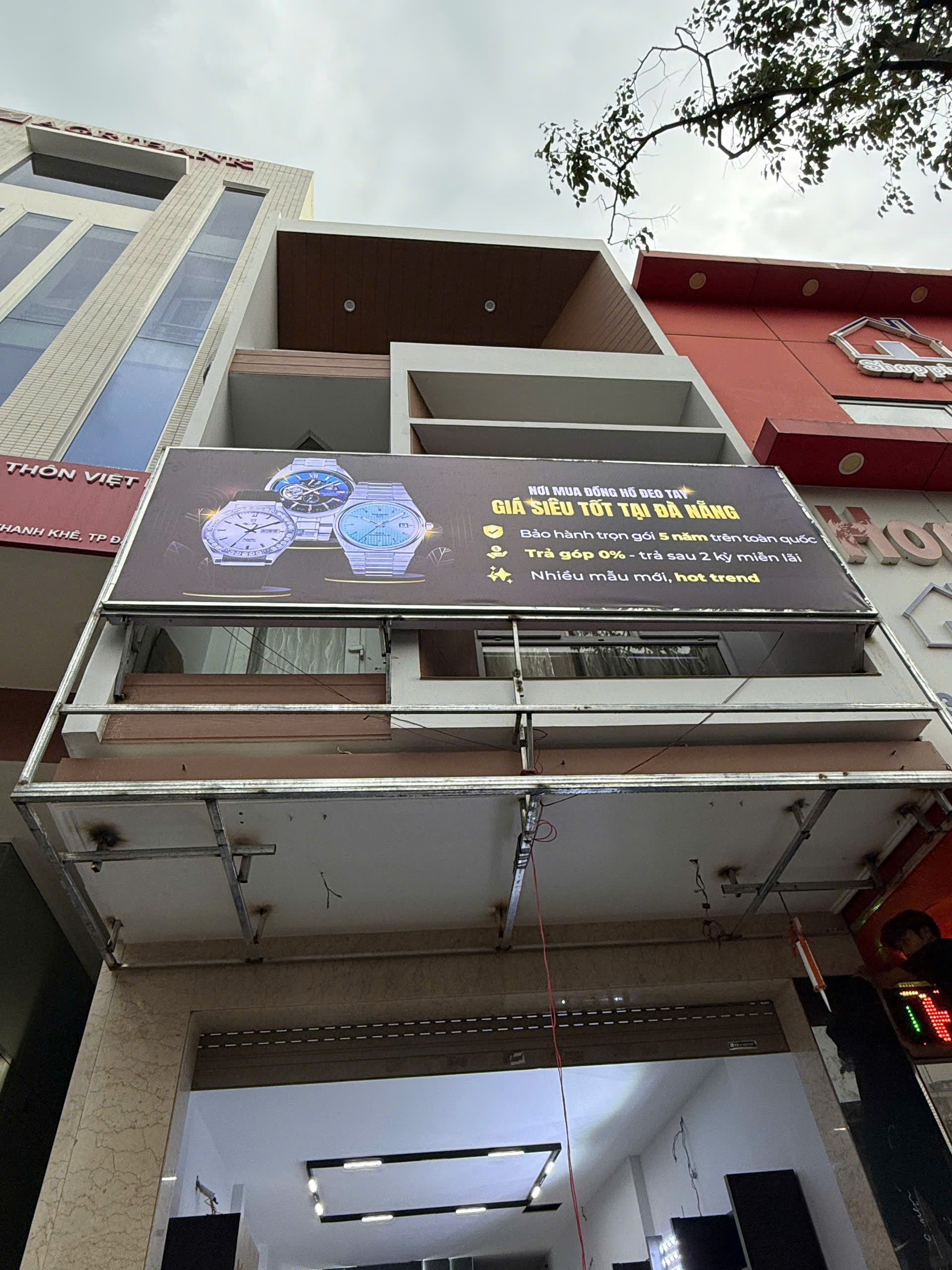 thi cong cua hang tai 399 le duan da nang 8