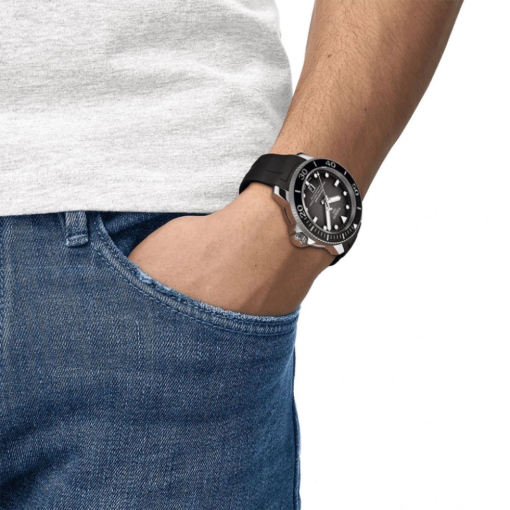 Tissot T120.607.17.441.00 đeo tay