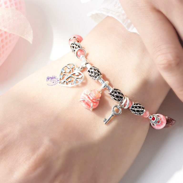 Vòng đeo tay là gì? Giải mã những điều thú vị xoay quanh món phụ kiện này 4 Vòng đeo tay là gì? Giải mã những điều thú vị xoay quanh món phụ kiện này