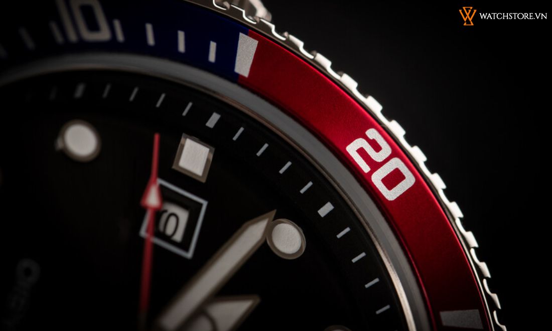 Vỏ thép nguyên khối và bezel xoay 120 nấc